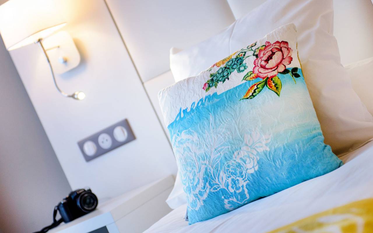 Bed with pillows, 4-star hotel Lourdes, Hôtel Gallia Londres