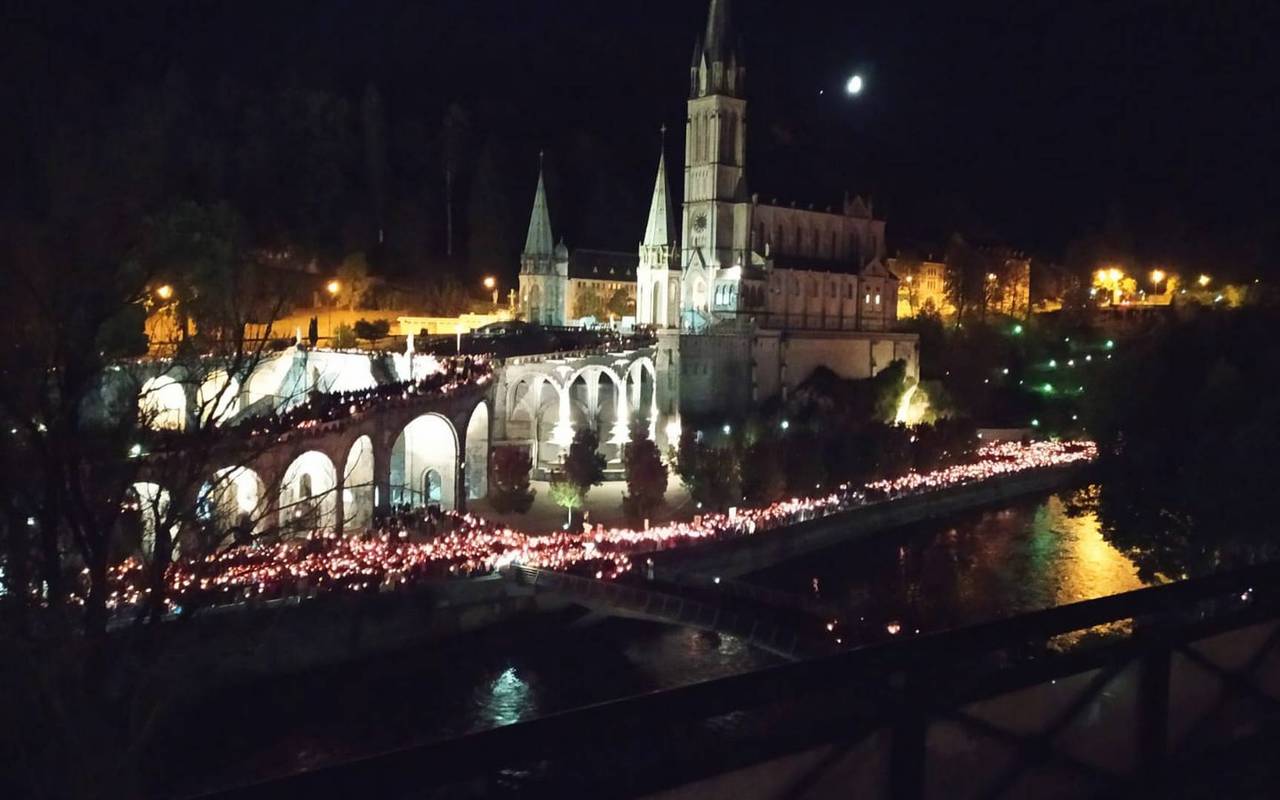 Sanctuary by night, Lourdes activities, Hôtels Vinuales