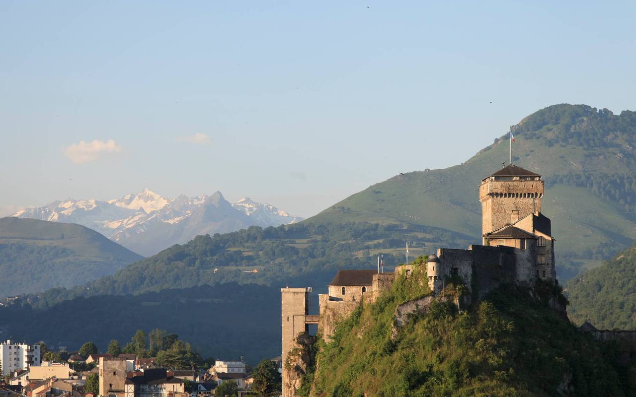 Fortified castle, Lourdes activities, Hôtels Vinuales