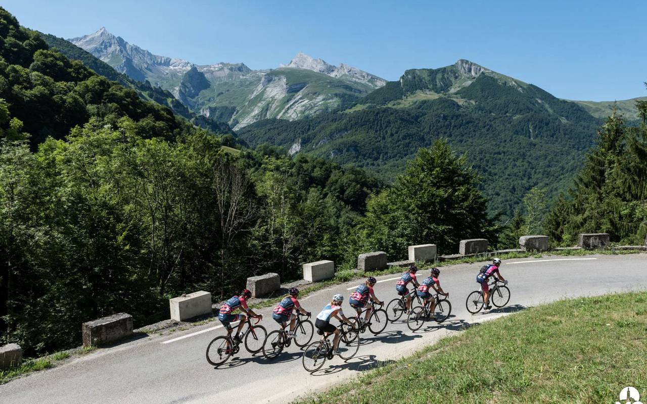 Cyclistes, cyclotourisme Pyrénées, Hôtel Gallia
