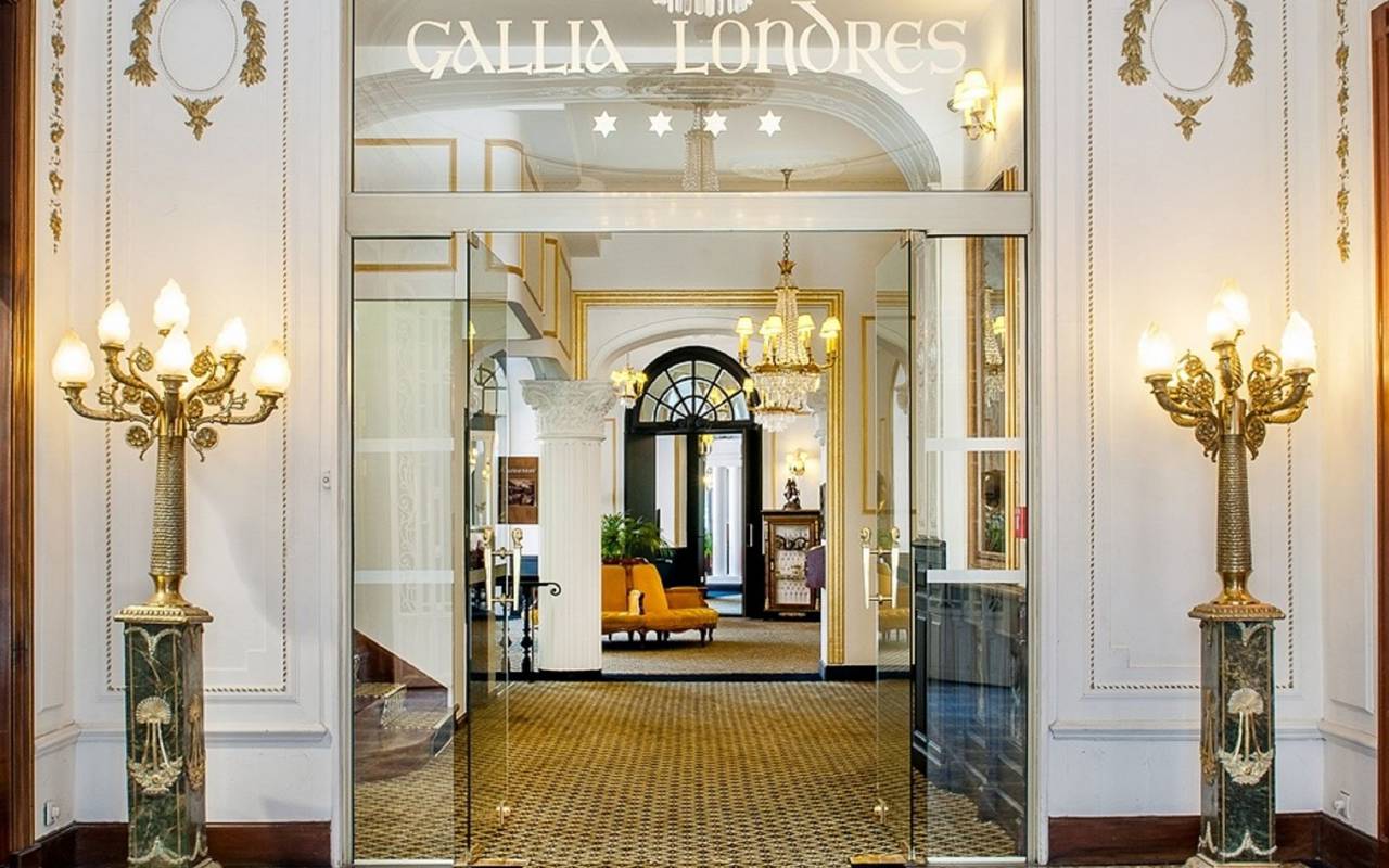Hall d'entrée, hôtel de luxe à Lourdes, Hôtel Gallia